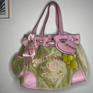 NEW LISTING Vintage 2000s Juicy Couture